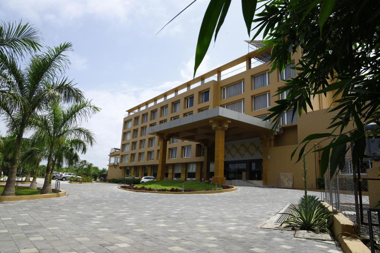 Devka Beach Resort Daman Ngoại thất bức ảnh